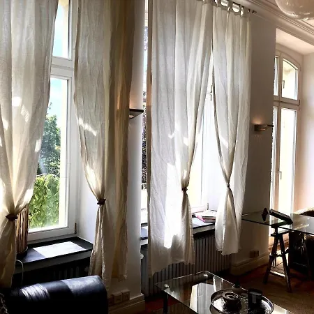 Schoene, Grosse & Ruhige Stadtwohnung In *