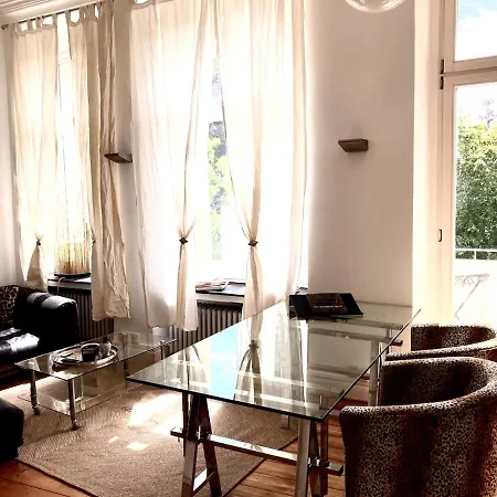 Schoene, Grosse & Ruhige Stadtwohnung In Appartement *
